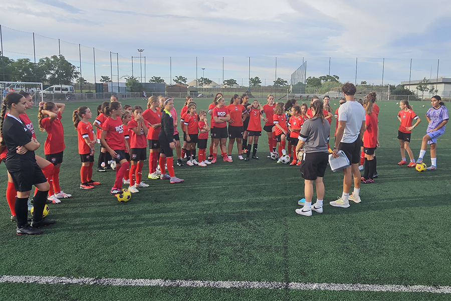 Le foot féminin à le vent en poupe rejoignez des équipes 100% féminines au RCOA !