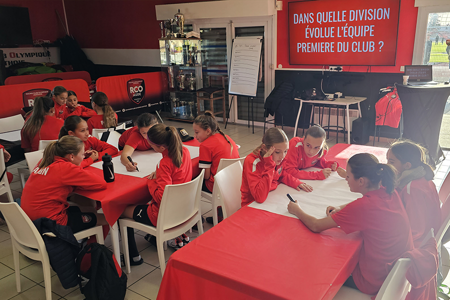 Les U13 F du RCO Agde testent leurs connaissances sur le Club !