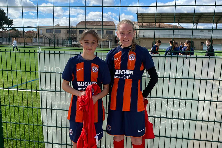 2 filles du RCO Agde participent à un match avec le MHSC !